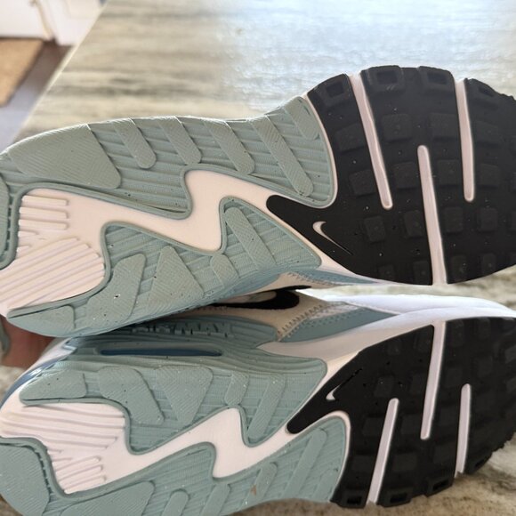 Never worn Women's Nike AirMax running shoes - Picture 4 of 4